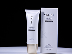 <b>YKLOLi甄萃珠光洁面乳</b>